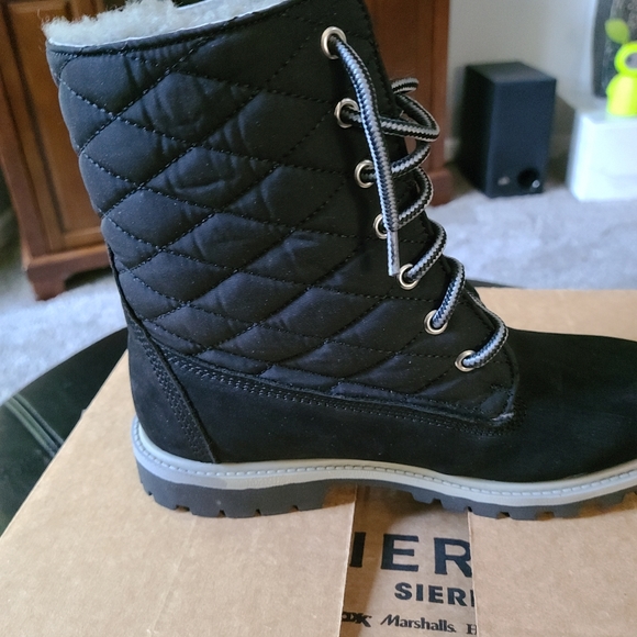 COPY - Cloud Nine sheepskin lace up boots size 7 NIB - Picture 3 of 5